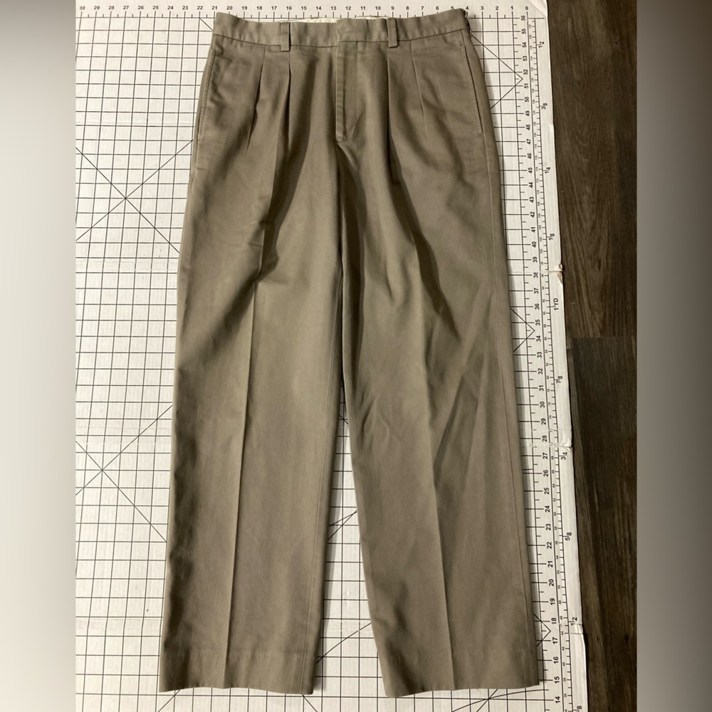 L.L. Bean Men’s Size 33/30 Dark Tan Chino Pants